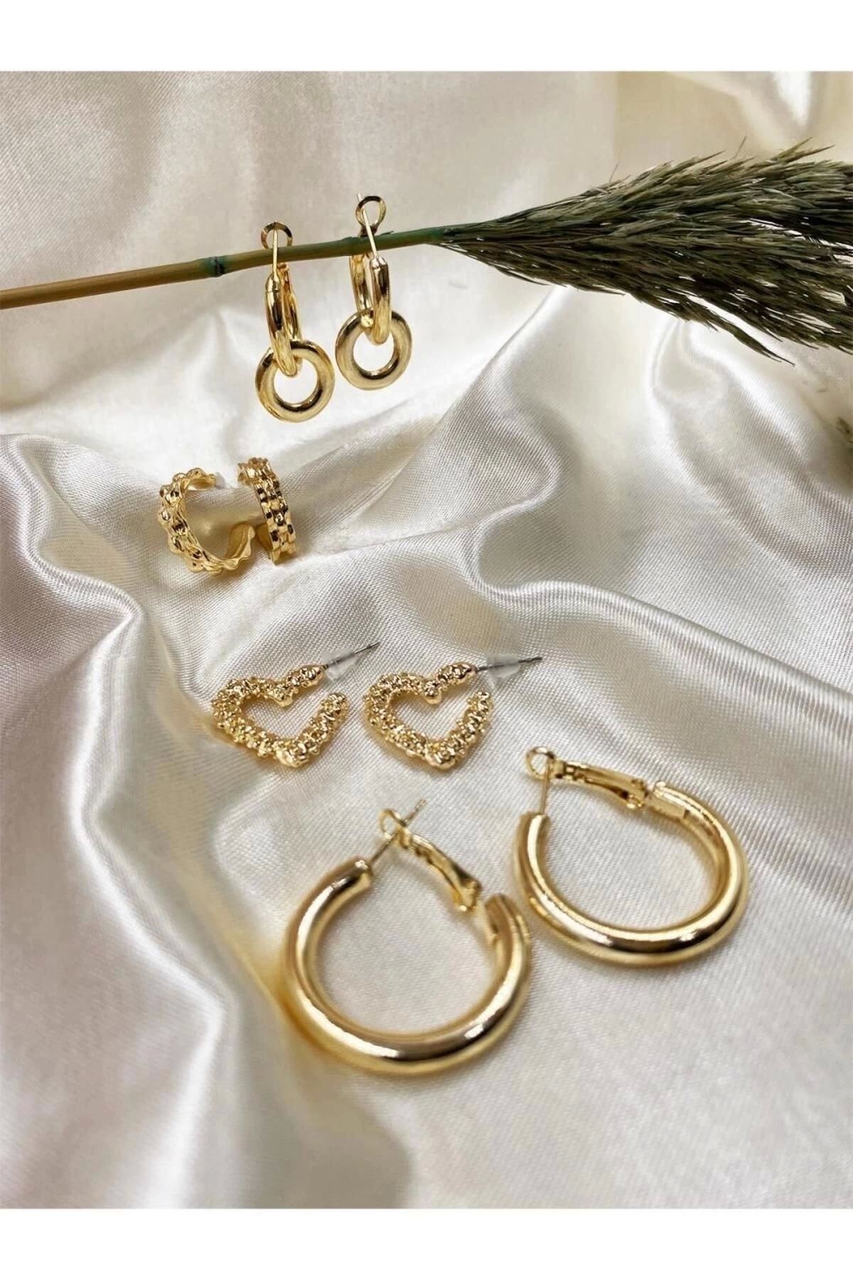 Altın Rengi 4 Çift Kalpli,Salltantılı,Klipsli Ve  Tasarım Küpe